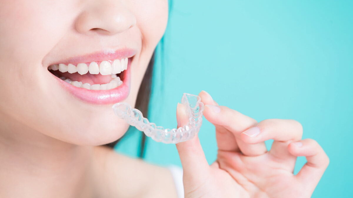 How does Invisalign effectively move teeth?