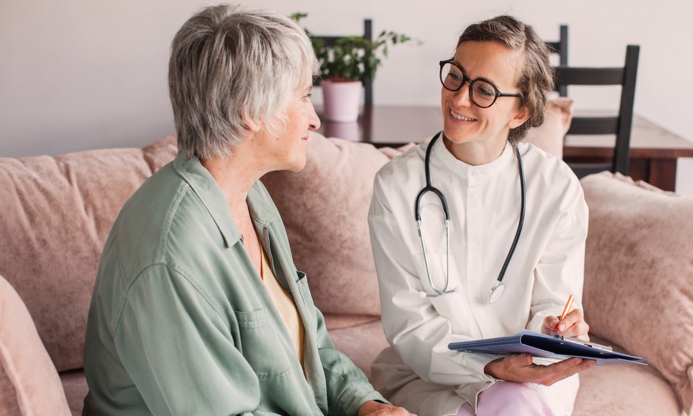 8 Important Differences Between Family Caregiving Alone and Professional In-Home Support